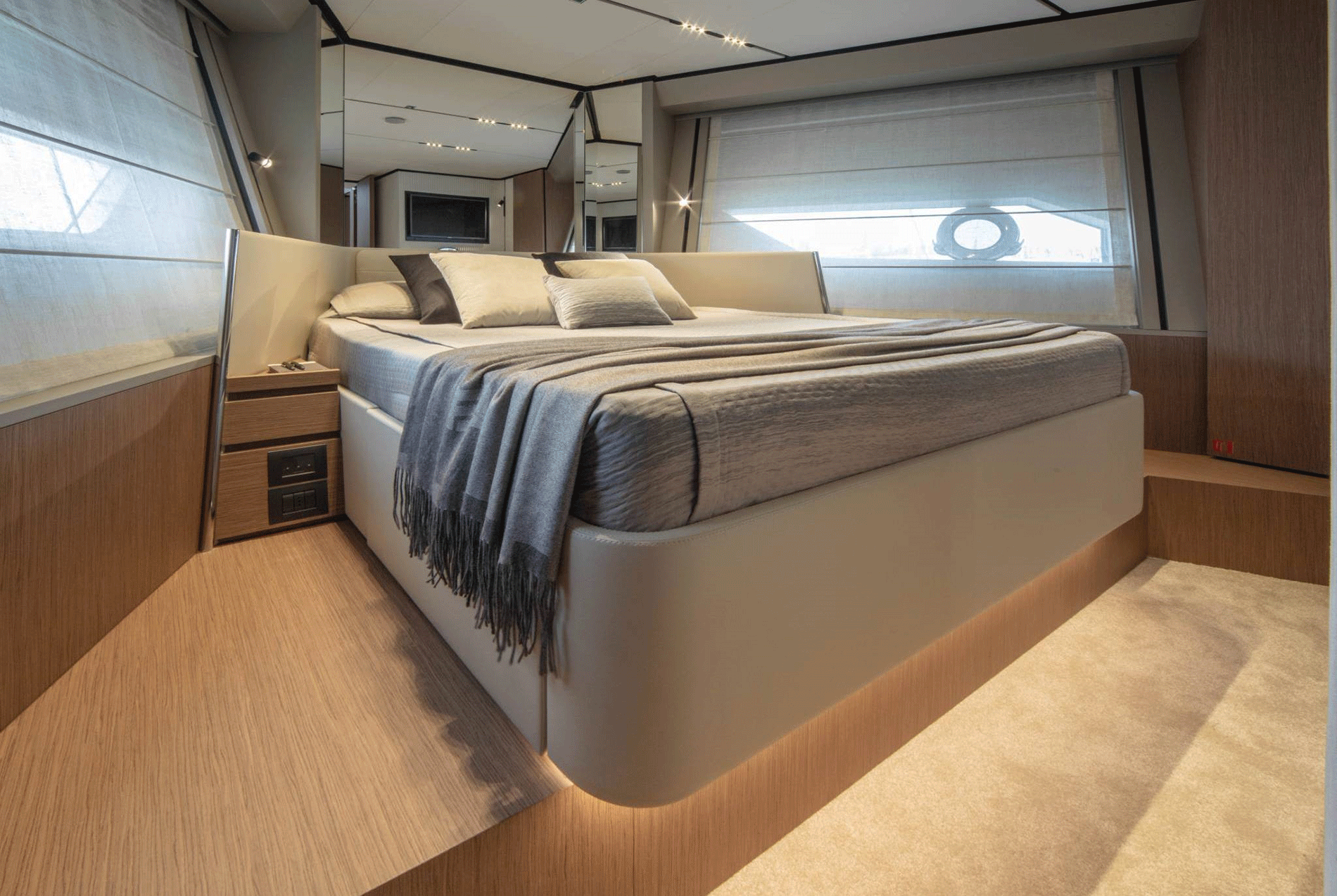 Ferretti Yachts 720 